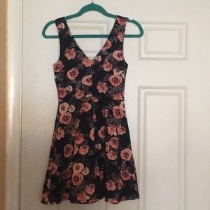 Small V cut floral dress🌸